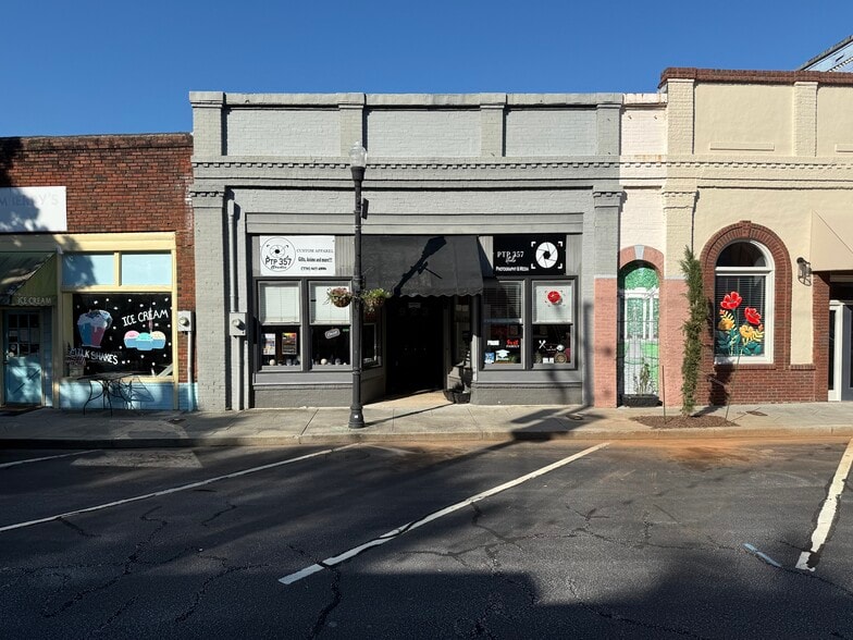 923 Commercial St, Conyers, GA for sale - Building Photo - Image 1 of 21