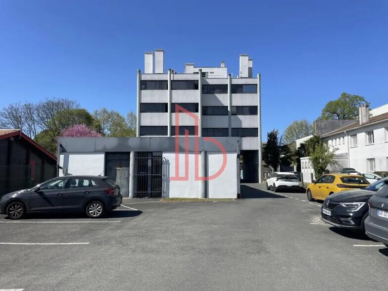 Office in Talence for lease - Building Photo - Image 1 of 6