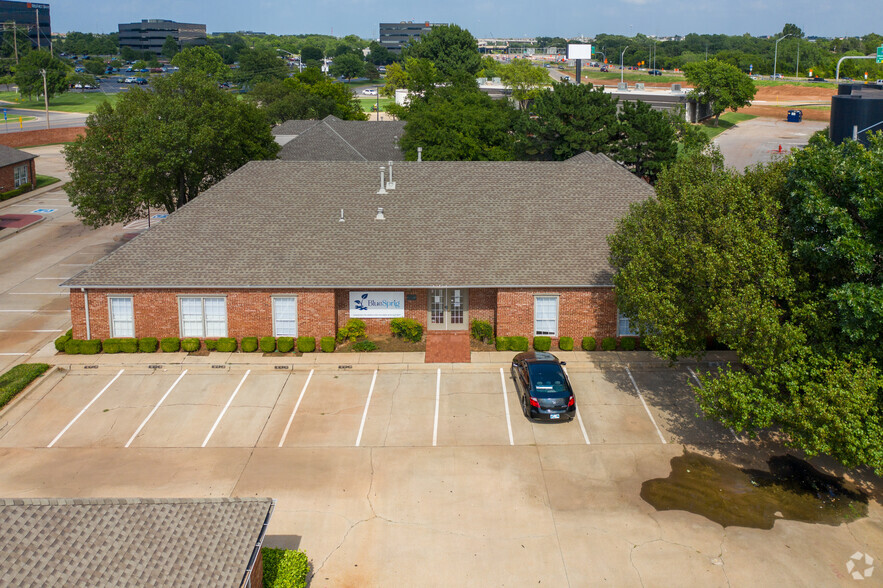 1012 NW Grand Blvd, Oklahoma City, OK for lease - Building Photo - Image 3 of 4