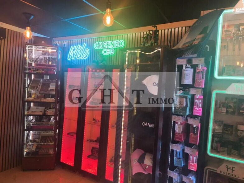 Retail in Cannes for sale - Interior Photo - Image 3 of 3