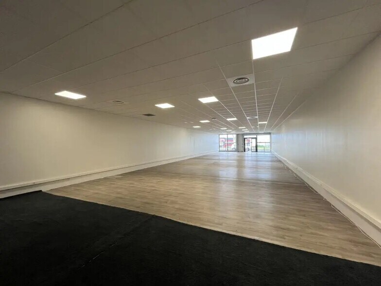 Retail in Balma for lease - Interior Photo - Image 1 of 4