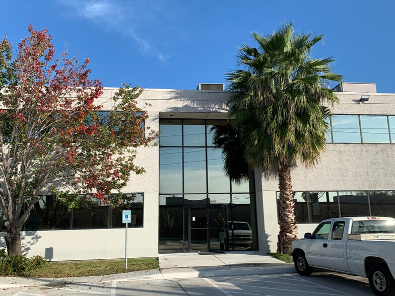 3707 Westcenter Dr, Houston, TX for lease - Building Photo - Image 1 of 31