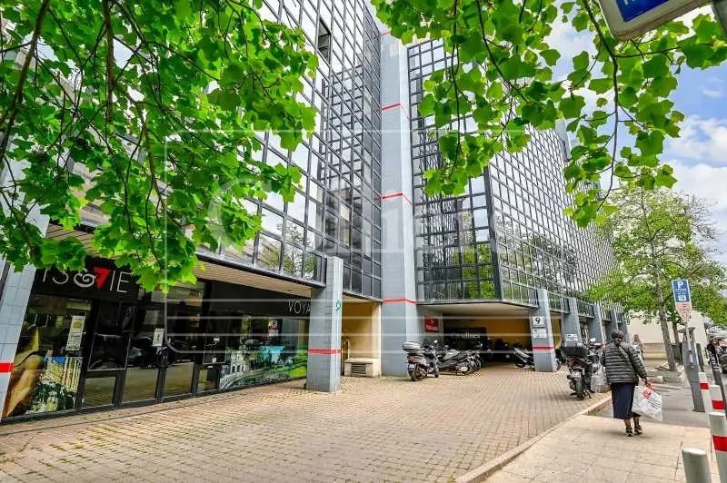 Office in Marseille for lease - Building Photo - Image 2 of 10