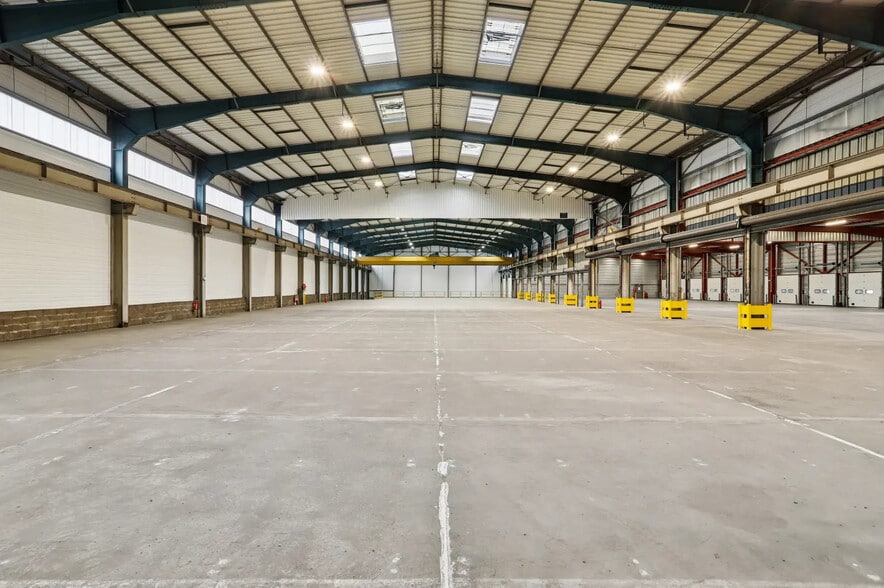 Avenue De L'Industrie, Corbas for lease - Interior Photo - Image 3 of 3