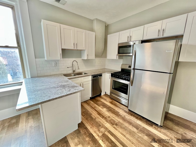 2175 W 11th St, Cleveland, OH for sale - Interior Photo - Image 2 of 14