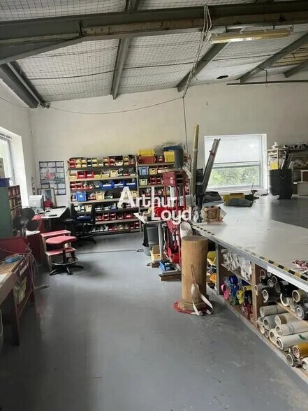 Flex in Mouans-Sartoux for lease - Interior Photo - Image 3 of 8