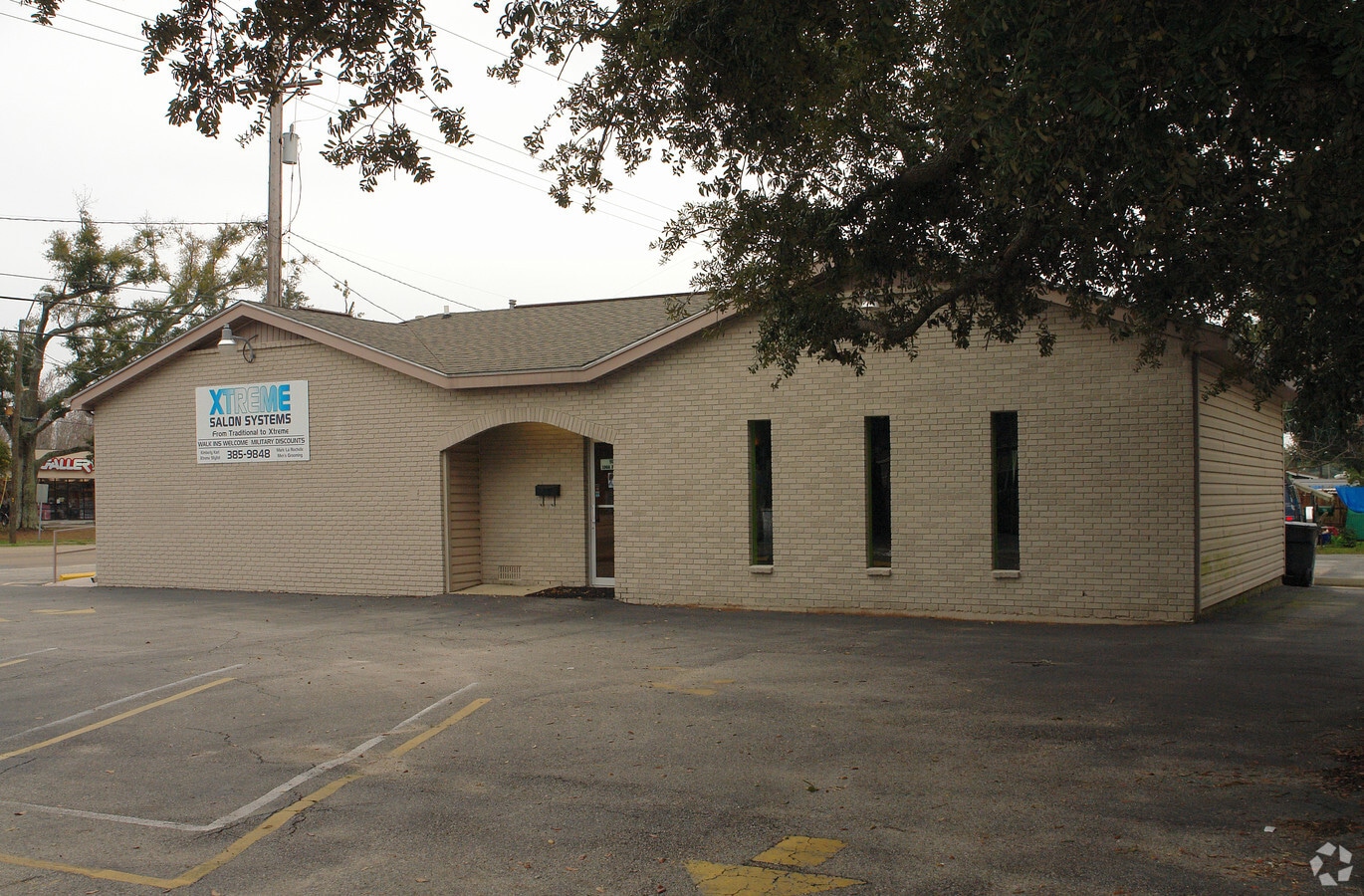 1966 Pass Rd, Biloxi, MS 39531