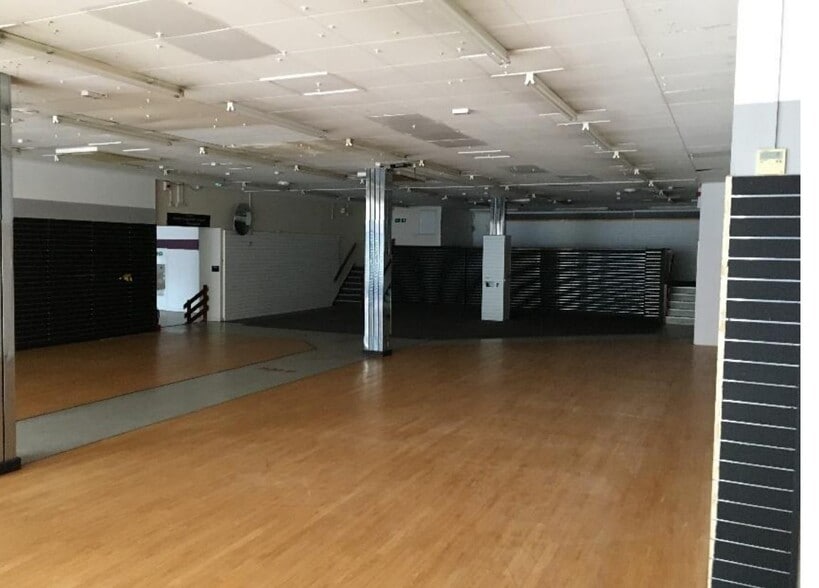 141 London Rd N, Lowestoft for sale - Interior Photo - Image 3 of 5