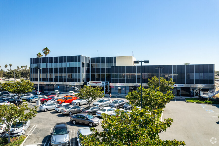 22330-22356 Hawthorne Blvd, Torrance, CA for lease - Primary Photo - Image 1 of 14