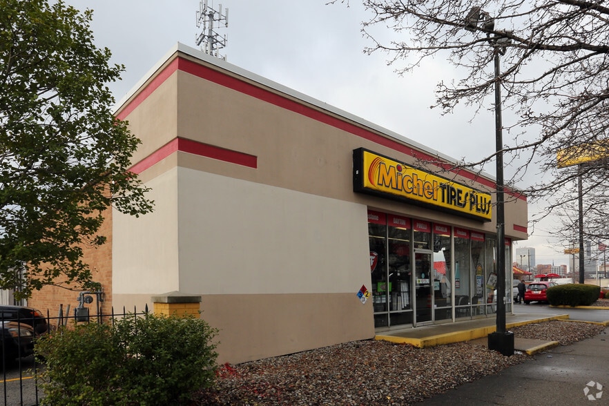 434 E Market St, Louisville, KY for sale - Building Photo - Image 2 of 3