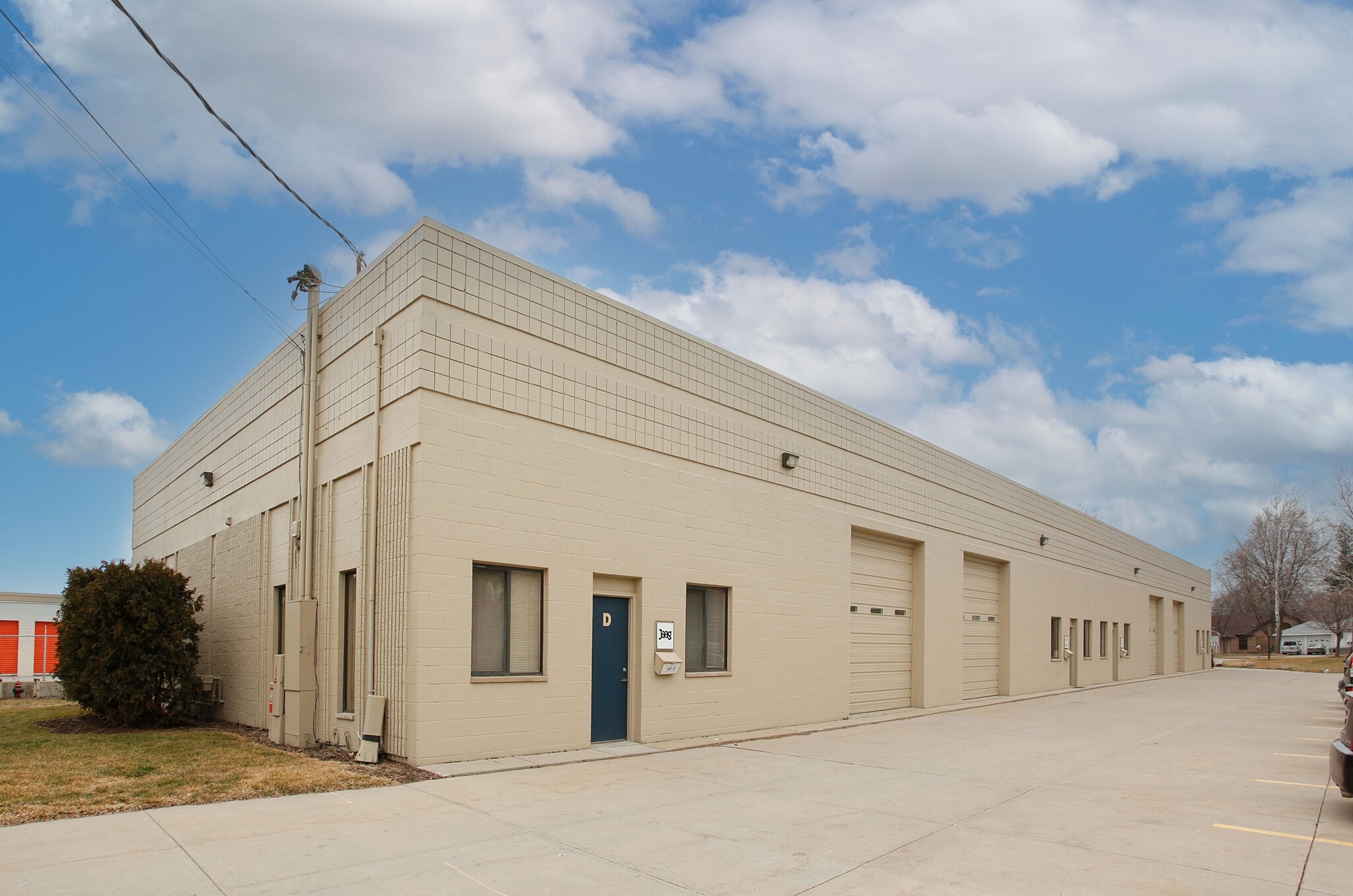 360 E Maple Rd, Troy, MI for lease Primary Photo- Image 1 of 8