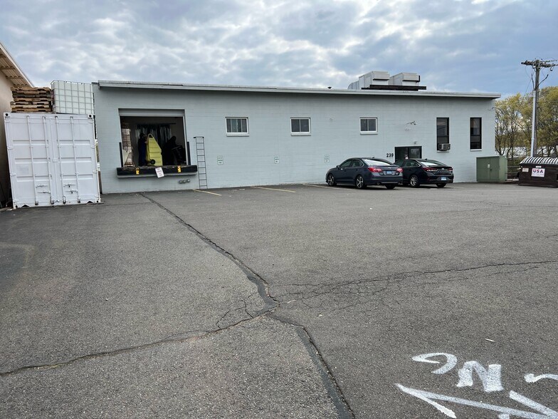 239 Burnham St, East Hartford, CT 06108