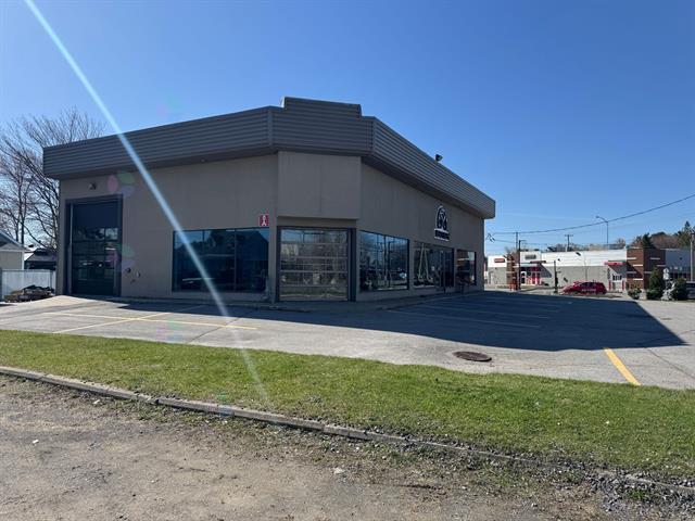 1261 Rue des Sureaux, Terrebonne, QC for sale - Building Photo - Image 2 of 8