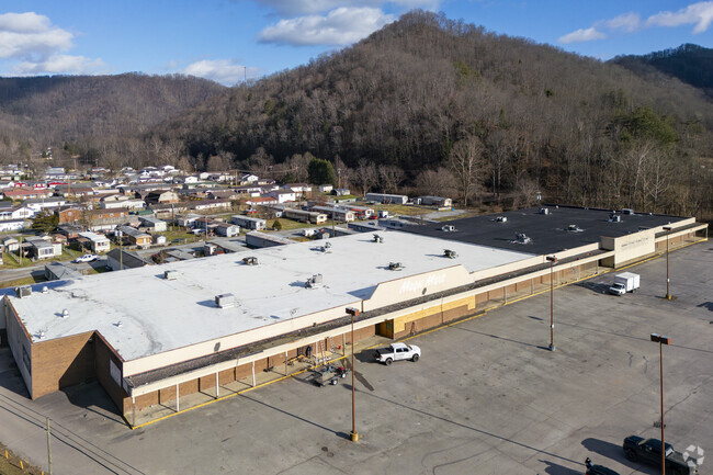 More details for 539 Valley Dr, Oceana, WV - Retail for Sale