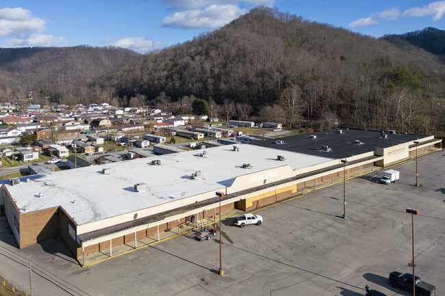 More details for 539 Valley Dr, Oceana, WV - Retail for Sale