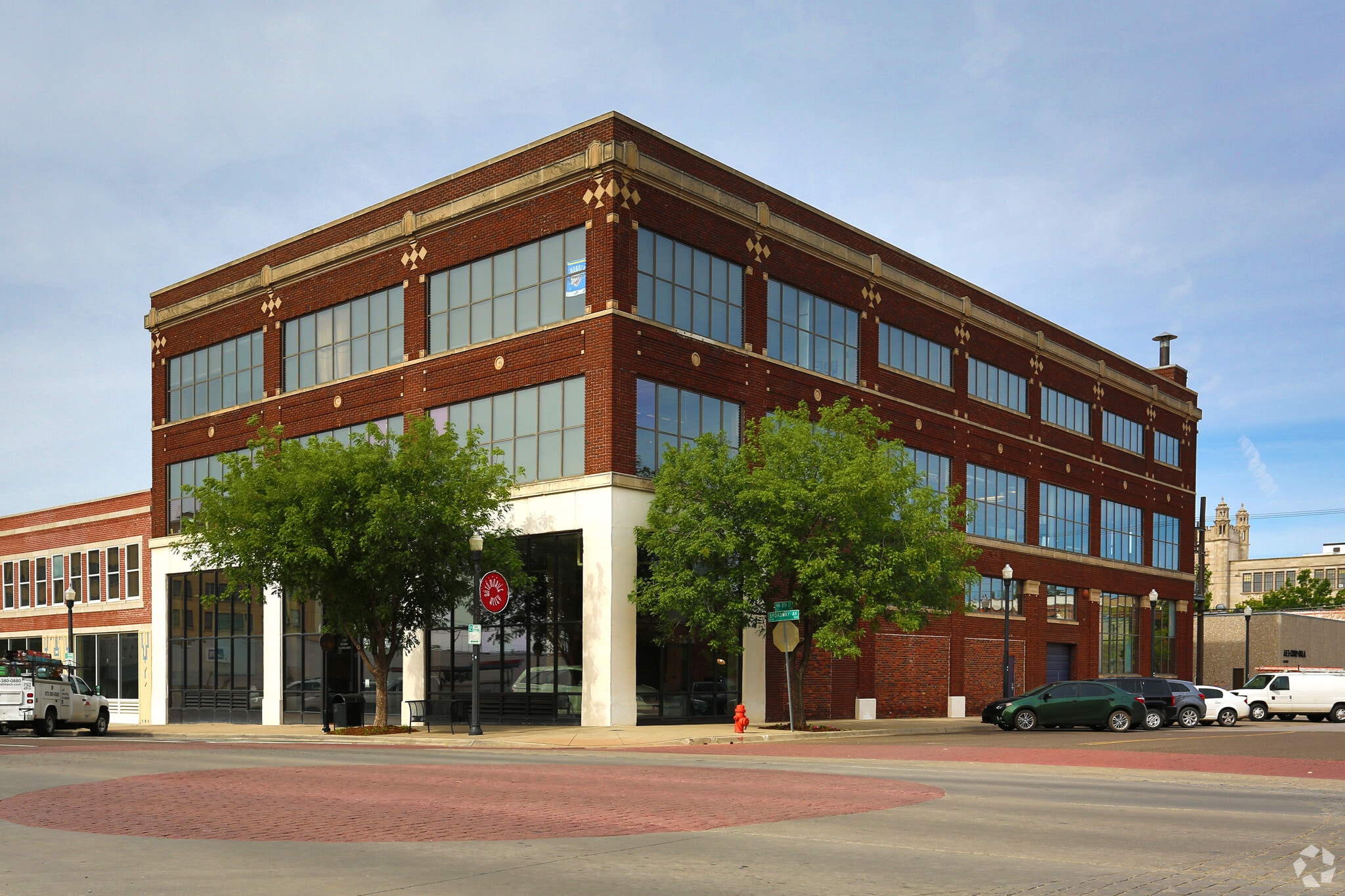 825 N Broadway Ave, Oklahoma City, OK for lease Building Photo- Image 1 of 10