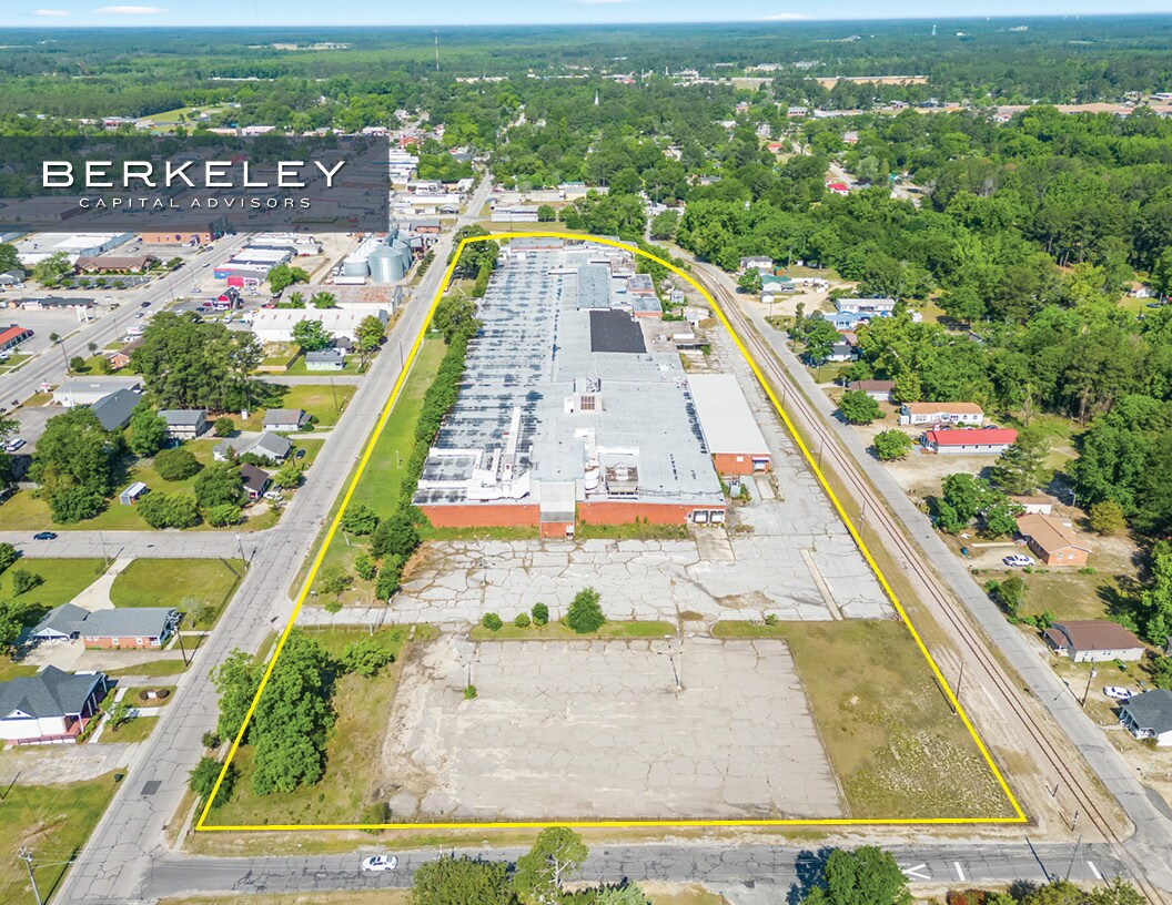 201 E Armfield St, Saint Pauls, NC 28384