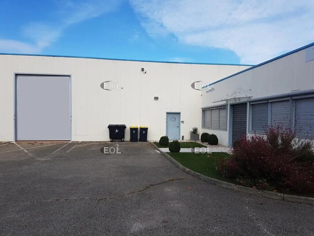 Location Local d'activités 790 m² - Photo 1