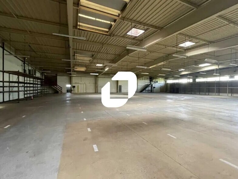 Flex in Bordeaux for lease - Interior Photo - Image 3 of 10