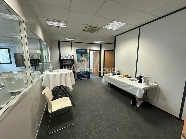 Office in Reims for lease - Interior Photo - Image 2 of 8