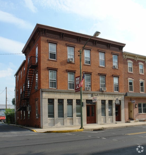41-43 W Main St, Mechanicsburg, PA for sale - Building Photo - Image 3 of 17