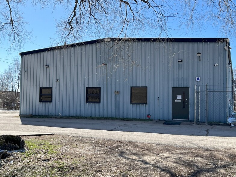 2720 NE Grantville Rd, Topeka, KS for sale - Building Photo - Image 1 of 1