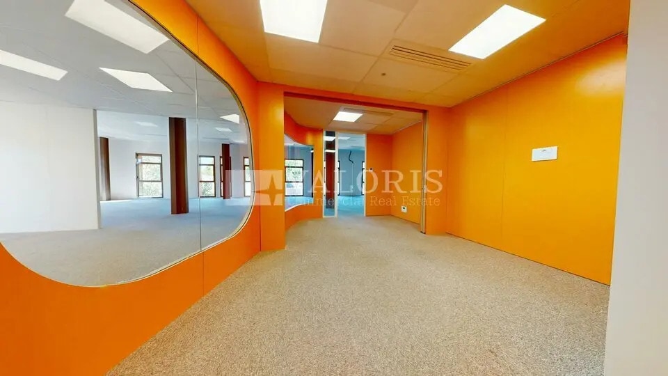 Office in Limonest for lease - Interior Photo - Image 1 of 7