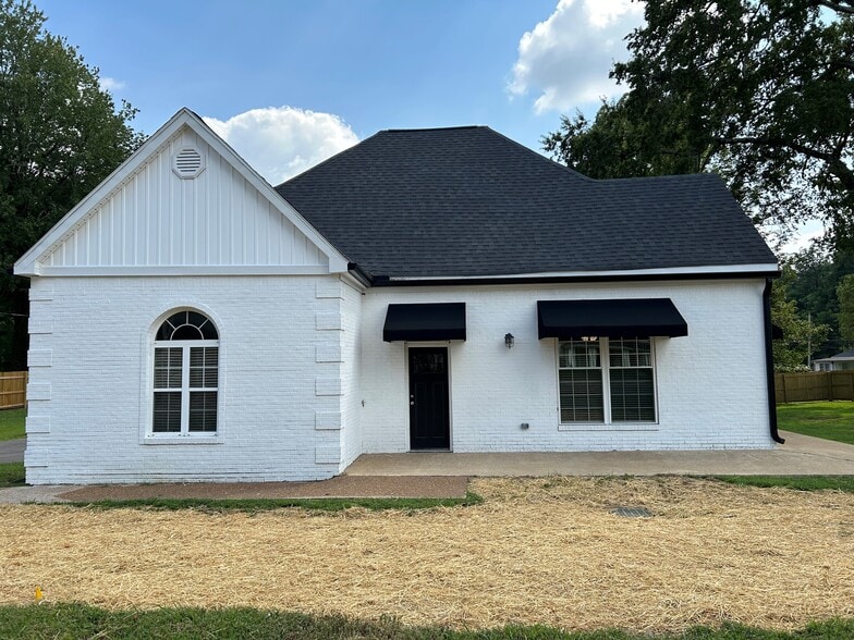 1814 E Main St, Humboldt, TN 38343 1814 E Main St