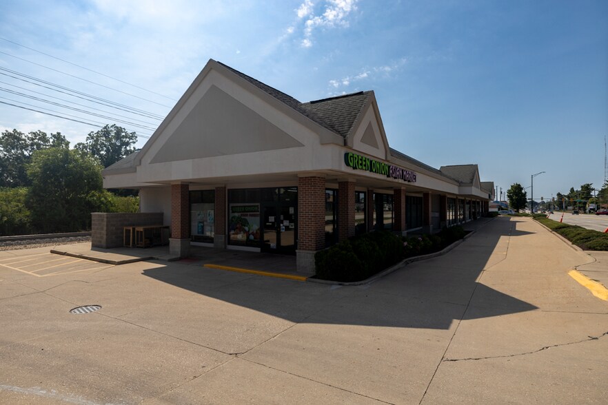 2000 S Neil St, Champaign, IL for lease - Building Photo - Image 3 of 4