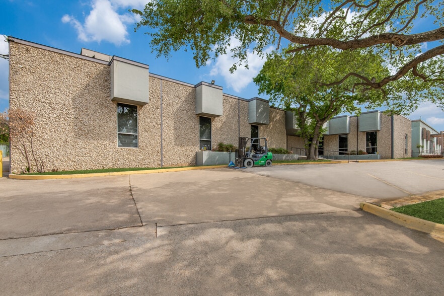 1467-1471 Prudential Dr, Dallas, TX for sale - Building Photo - Image 2 of 11