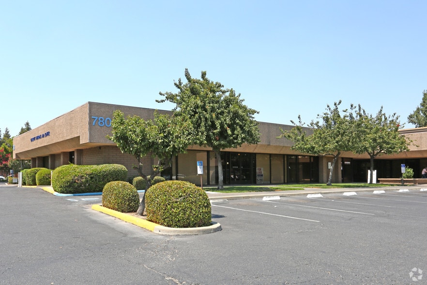 780 W Olive Ave, Merced, CA for lease - Building Photo - Image 2 of 12