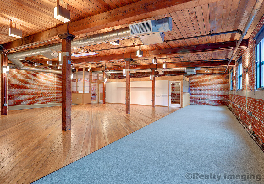 1104 NW 15th Ave, Portland, OR for lease - Interior Photo - Image 3 of 7