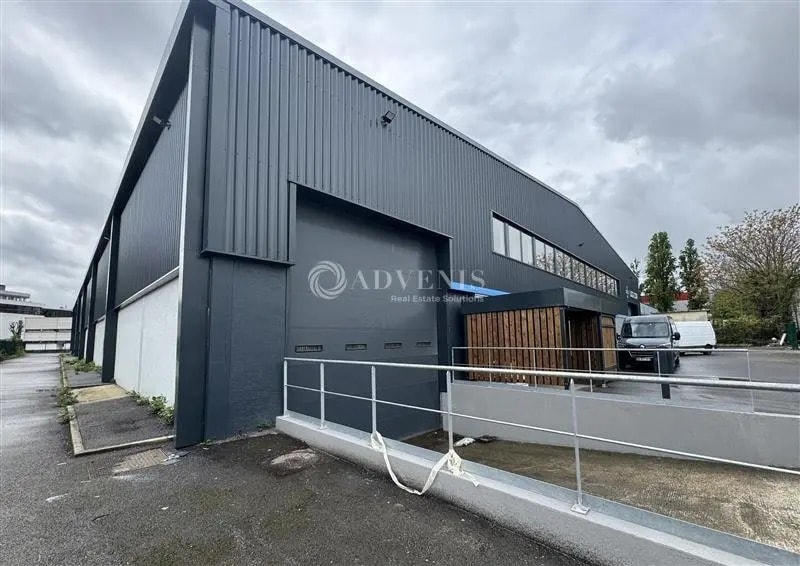 Industrial in Le Blanc-Mesnil for lease Building Photo- Image 1 of 11