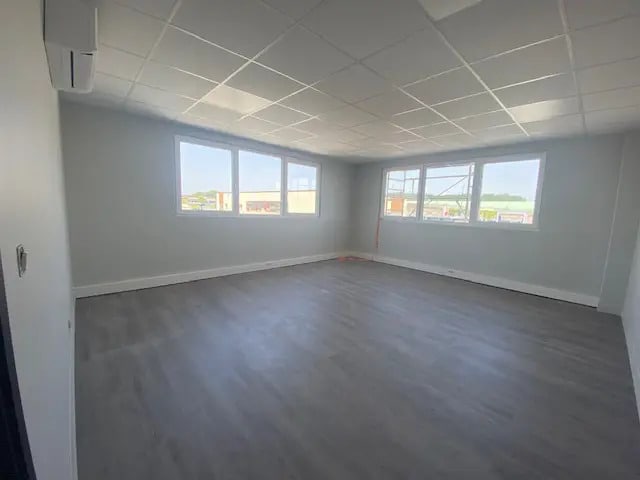 14 Rue Denis Papin, Roissy-en-Brie for lease - Interior Photo - Image 1 of 8