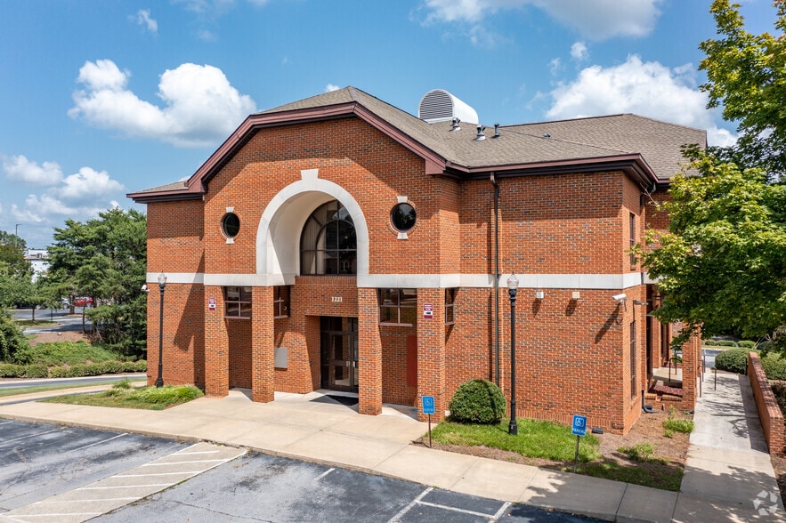 1221 Clairmont Rd, Decatur, GA for sale - Primary Photo - Image 1 of 1