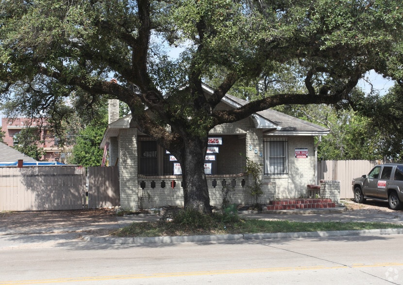 302-318 Gray St, Houston, TX for lease - Building Photo - Image 2 of 2