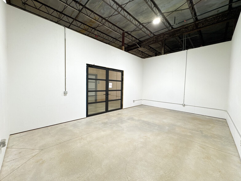 600 S 1st St, Rogers, AR for lease - Interior Photo - Image 1 of 32