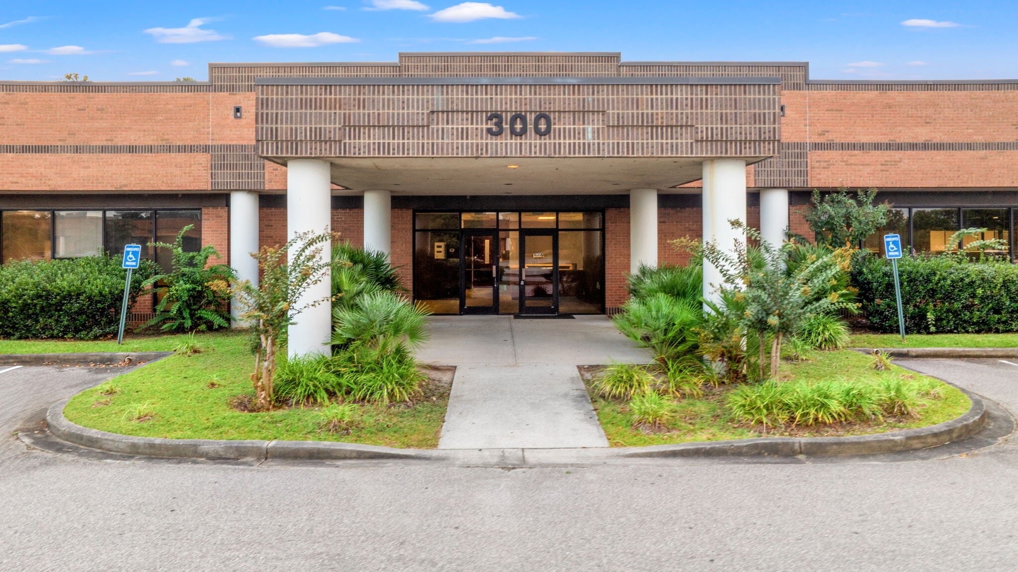 8733-Unit 300 17 Bypass Hwy, Myrtle Beach, SC for lease Interior Photo- Image 1 of 45