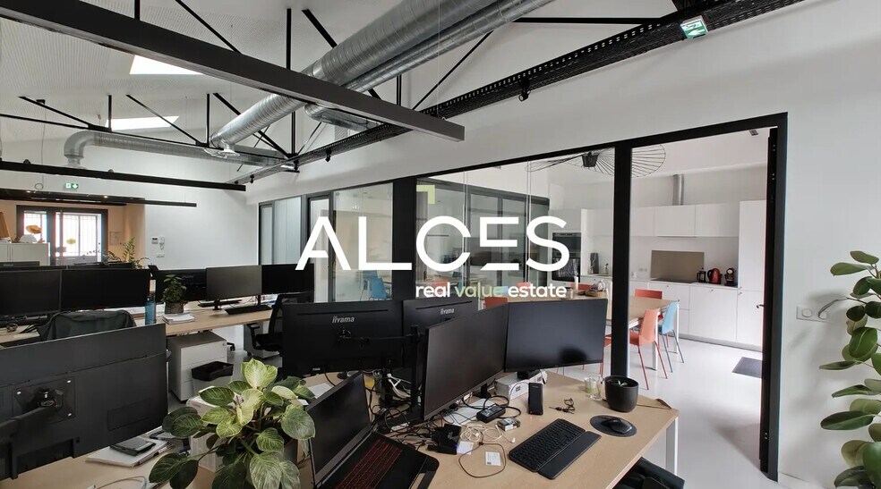 Office in Bordeaux for lease - Interior Photo - Image 1 of 2