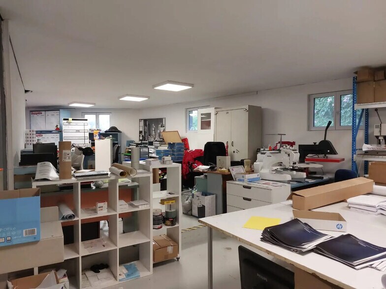 Flex in La Seyne-sur-Mer for lease - Building Photo - Image 3 of 5