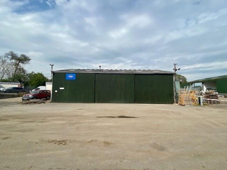 5C Bath Rd, Newbury for lease - Building Photo - Image 2 of 4