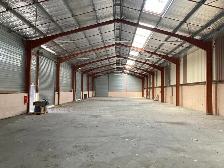 Flex in Flassans-sur-Issole for lease - Interior Photo - Image 3 of 9