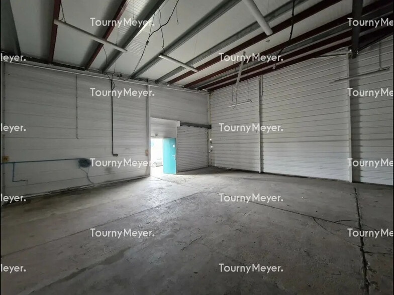 Flex in Mérignac for lease - Interior Photo - Image 3 of 6