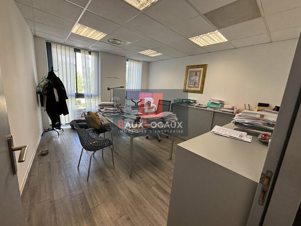 Office in Avignon for sale Interior Photo- Image 1 of 10