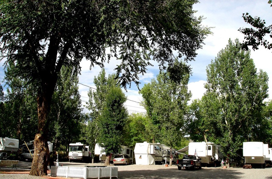 205 N Grand Mesa Dr, Cedaredge, CO for sale - Primary Photo - Image 1 of 1