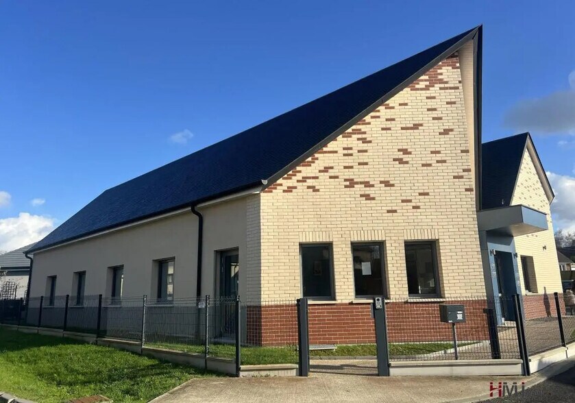 Flex in Saint-Romain-de-Colbosc for sale - Building Photo - Image 2 of 7