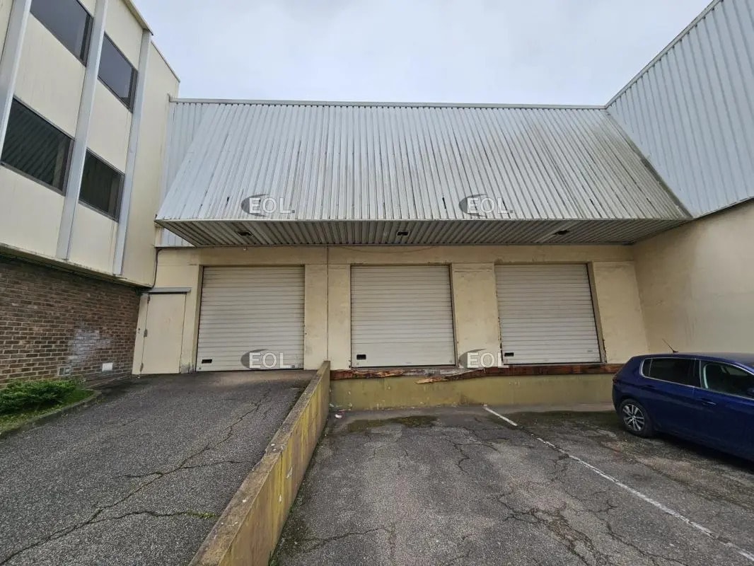 Industrial in L'HAY-LES-ROSES for lease Building Photo- Image 1 of 8