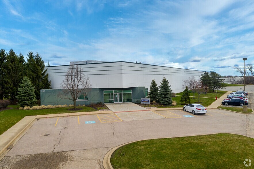 750 Oakwood Rd, Lake Zurich, IL for sale - Building Photo - Image 1 of 1