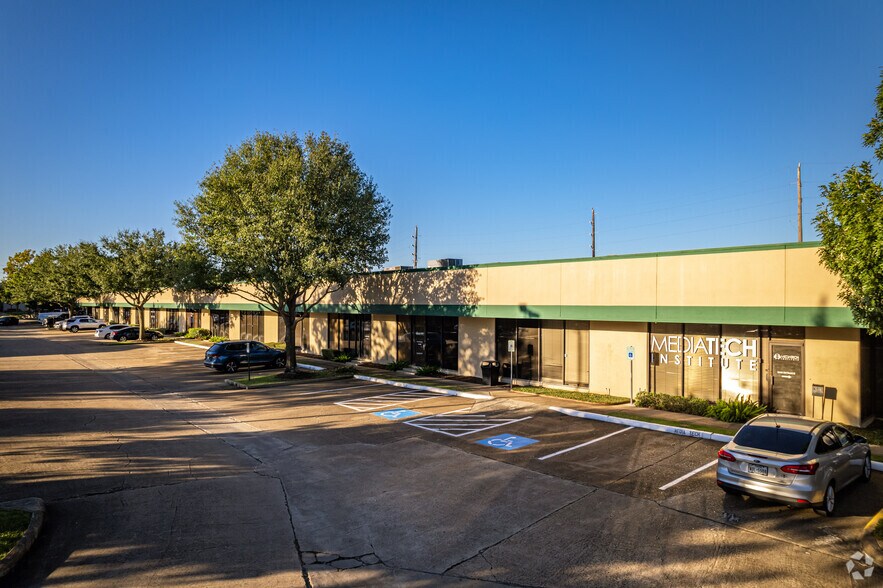 3300-3352 Walnut Bend Ln, Houston, TX for lease - Building Photo - Image 2 of 3