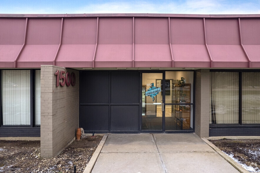 1500 Hicks Rd, Rolling Meadows, IL for lease - Building Photo - Image 2 of 7